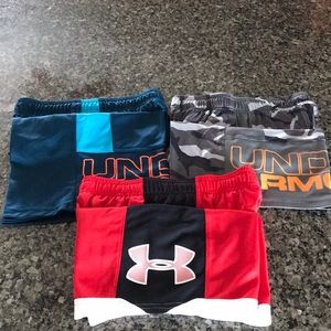 SOLD ✨ Boy’s bundle Under Armour shorts